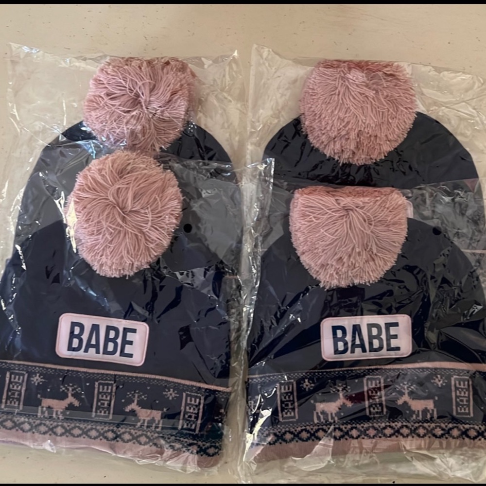 New 💙💕 BABE pom pom knit unisex hat